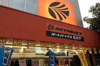 6万円で新品バッテリーを導入したのもつかの間、またもあの警告灯5連発が復活。原因を探るべく近所のカー用品店でテスターにかけてもらう作戦にでた。