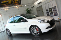 ルーテシアRSに20周年記念限定車