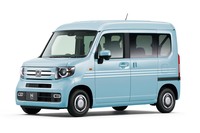 これも「N-VAN＋STYLE FUN」グレードの新色「サーフブルー」。