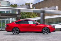 北米で販売される新型「アコード」のボディーサイズは全長×全幅×全高＝4970×1862×1450mm、ホイールベースは2830mm。現行型よりも前後オーバーハングが約70mm伸ばされている。（寸法はインチをmmに換算）