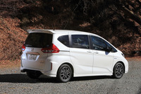 ホンダ・フリード ハイブリッド モデューロX Honda SENSING（6人乗り）