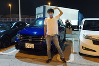 辰巳PAで周囲にも『ティグアンR』だとわかってもらえるよう、Rのポーズをとってみた。しかし、誰にも声をかけられなかった。まあ、当然か。