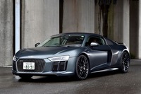 現行「R8」に搭載されるエンジンは5.2リッターV10自然吸気のみ。標準型では540ps、上級グレードの「V10プラスクーペ」（写真）では610psを誇る。