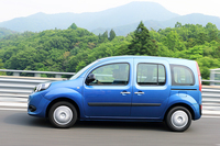 車重は、1.6リッター5段MTモデルよりも10kg増の1430kgとなる。
    