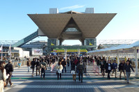 第42回東京モーターショーは、前回までの幕張メッセから東京ビッグサイト（写真）へと場所を移して開催された。