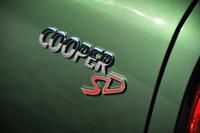 「クーパーD」が112psで、「クーパーSD」が143ps。AWDの「ALL4」仕様は前者にのみ設定される。