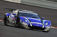 伊沢拓也／山本尚貴組のNo.100 RAYBRIG HSV-010。終盤の雨の中、思うようにペースを上げられず、最終的に2位でフィニッシュ。