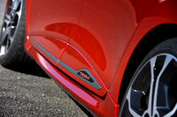 サイドプロテクションモールには「TROPHY」のロゴが描かれている。