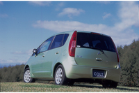 キレイだが、いまひとつ新鮮味に欠けるリアビュー。コルトとは、「仔馬」のこと。