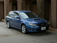 スタイリングのリフレッシュも改良のポイントのひとつ。フロントグリル、バンパー、ドアミラー、テールランプデザインなどをリニューアルした。