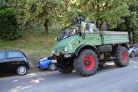 力走する「ウニモグ406」。ルートの途中には、スイス－イタリア国境をまたぐ標高2328メートルの峠越えも含まれていた。