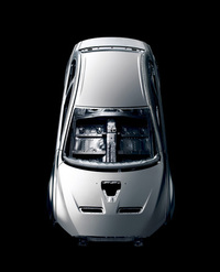 ランエボIXと比較して、ねじりで40％、曲げで60％アップしたというＸのボディ。IX同様、ルーフパネル、ボンネット、フロントフェンダーはアルミ製。さらに、前後バンパービームがアルミ化された。（写真＝三菱自動車工業）