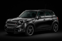 「MINIクーパーSD クロスオーバー ブラックナイト」
    