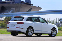 初代「アウディQ7」が日本に導入されたのは2006年のこと。2代目にあたる新型は、2013年の販売終了以来、3年のブランクを経て2016年3月に発売された。