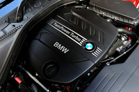 38.7kgmの最大トルクを発生する2リッター直4ディーゼルターボエンジン。DPF（粒子状物質除去フィルター）とNOx（窒素酸化物）吸蔵還元触媒を装着し、厳しい日本のポスト新長期規制をクリアした。