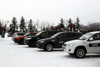 今回のテスト車両はいずれもSUV。写真右（手前）から「トヨタRAV4」「マツダCX-5」「トヨタ・ランドクルーザー」「ジープ・チェロキー」。