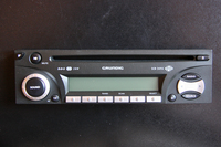 その後、CDプレーヤー付きが欲しくなり、ドイツの業者によるネット販売で購入したグルンディッヒの着脱式フロントフェイス。2006年ごろ。