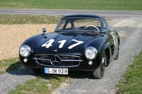 300SL クーペ。言わずとしれたガルウィングをもつ2シータークーペ。1954〜57年まで生産された。