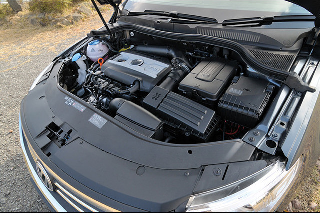 フォルクスワーゲン・パサートCC 2.0TSI（FF/6AT）／V6 4MOTION