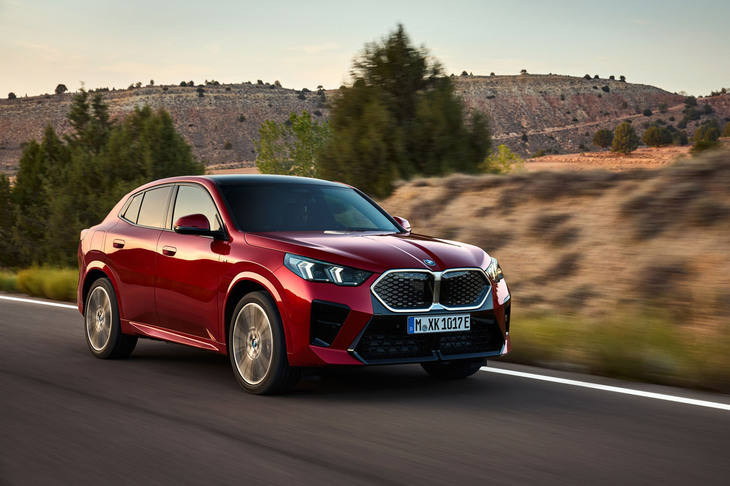 BMW iX2 xDrive30（4WD）／X2 M35i xDrive（4WD/7AT）【海外試乗記】