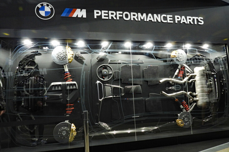 「東京オートサロン2025」よりBMWブースの様子。