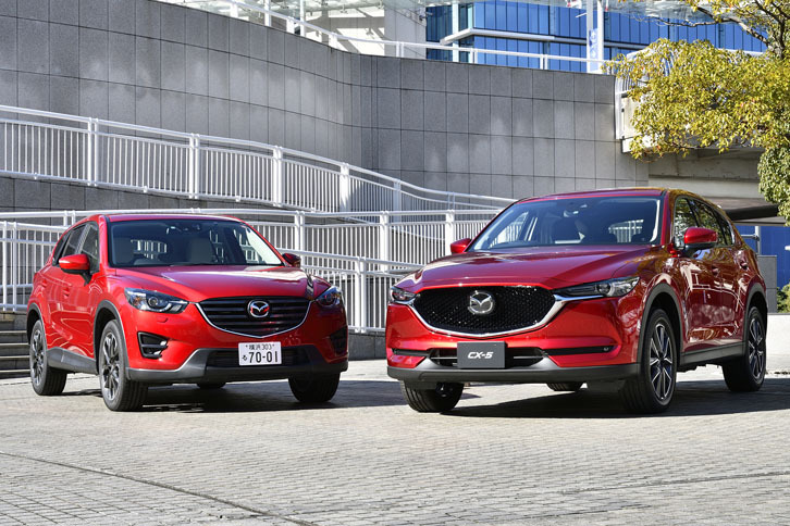 試乗の舞台は横浜みなとみらい地区。試乗会では新型（右）だけでなく、旧型（左）の試乗車も用意されていた。