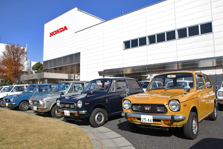 1970年1月に2度目のマイナーチェンジを受けて顔つきが大きく変わり、名称も「NIII360」となった。NIII（エヌスリー）は通称ではなく、正式名称なのである。中身もトランスミッションが、それまでのモーターサイクル式のコンスタントメッシュ（ドグミッション）からフルシンクロになるなど改良を受けている。