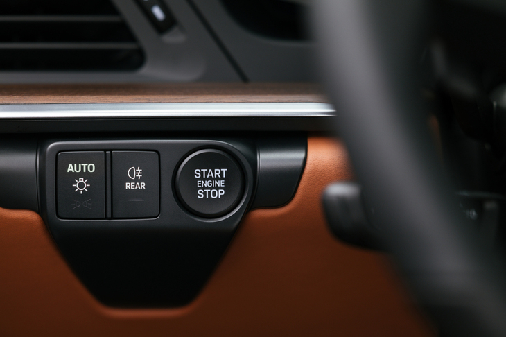 「911」シリーズ初となるスタートボタン。