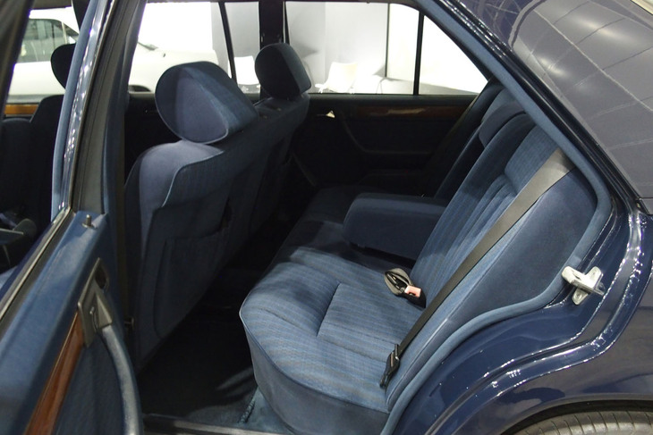 メルセデス・ベンツ260Eロング（1992年）／マツシマホールディングス