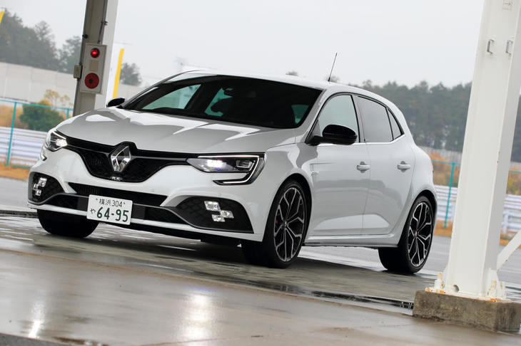 2019年3月22日に、100台限定で発売される「メガーヌR.S.カップ」。車両本体価格はカタログモデルよりも10万円高い450万円。