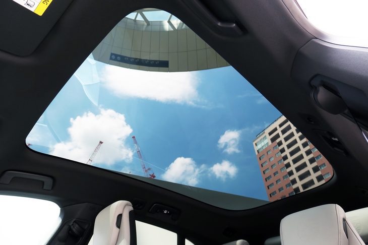 ポルシェ・タイカン4クロスツーリスモ（パノラミックガラスルーフ）