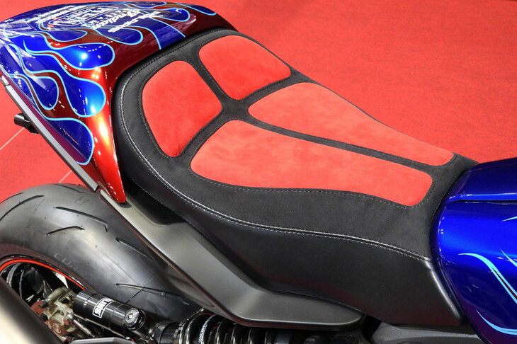 IMC Saitamaの牧野剛昌氏と、Pit-In American Motorcycleの樋口高利氏の手になる「インディアンFTR1200」。