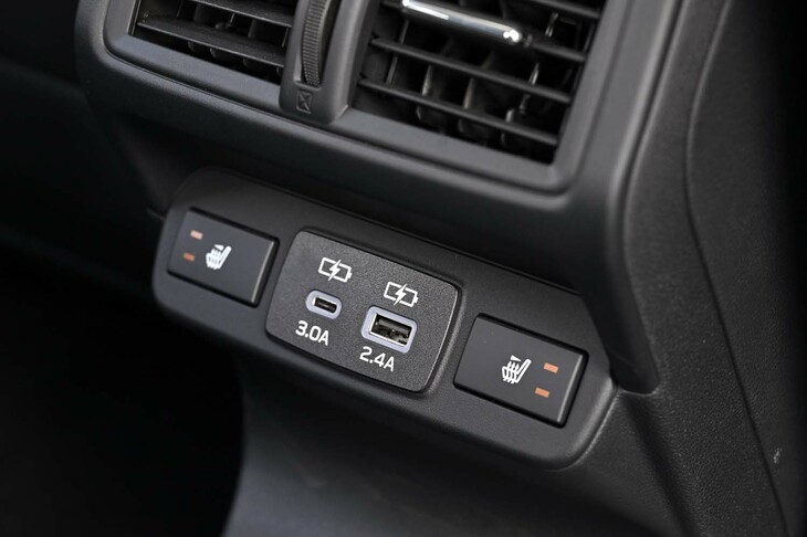 スバル・レヴォーグ レイバック リミテッドEX（USB Type-A／Type-Cポート＆リアシートヒーター）