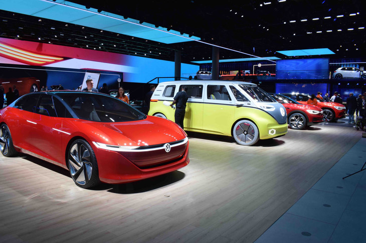 フランクフルトショーの会場に展示された「ID.」のコンセプトモデル群。これらのモデルの多くは、「MEB」を活用しての市販化が予定されている。