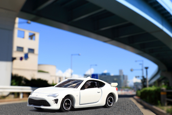 2009年の「FT-86」、2011年の「FT-86 II」という2台のコンセプトモデルを経て登場した「トヨタ86」。2011年11月のプロトタイプのお披露目を経て、2012年2月に発表、同年4月に発売された。（写真＝荒川正幸）