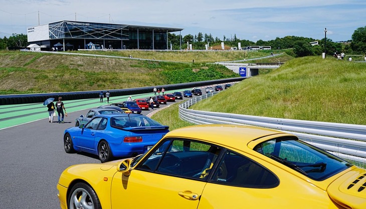 効率を徹底追求したエンジンは、例えばPHEV用ユニットなどとして残るだろうが、趣味的なエンジンはクローズドコースでしか楽しめない時代がくるだろう（写真はイメージ。ポルシェフェスティバルでのひとこま）。