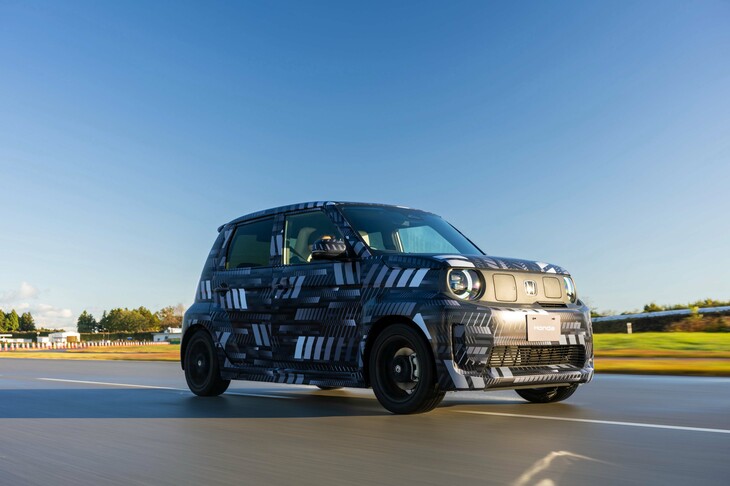 「ホンダ・スーパーONE プロトタイプ」の走行シーン。走行中は車内のスピーカーから疑似エンジン音が流れる。この疑似エンジン音はアクセルペダルの動きに連動し、エンジン車と同じように音が変化する。