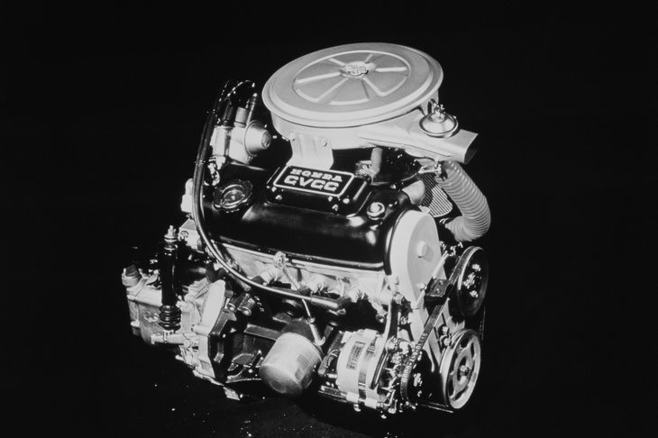 「クリアするのは不可能」とさえ言われたマスキー法の規制をクリアする、クリーンな排気を実現したCVCCエンジン。1973年12月より導入された。