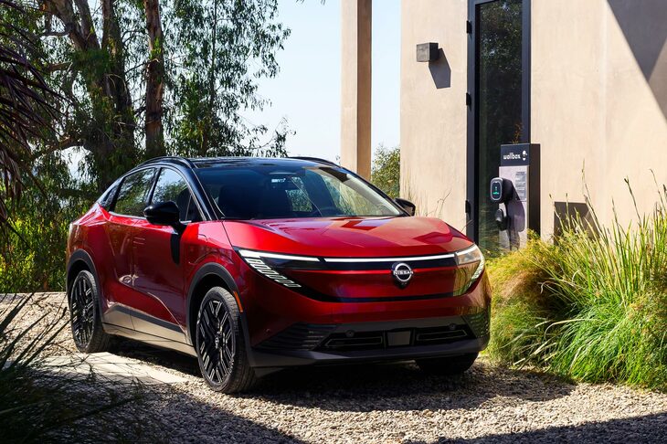 3代目となる新型「日産リーフ」（北米仕様）。初代、2代目がコンベンショナルなハッチバック車だったのに対し、3代目はファストバックスタイルのクロスオーバーとなった。