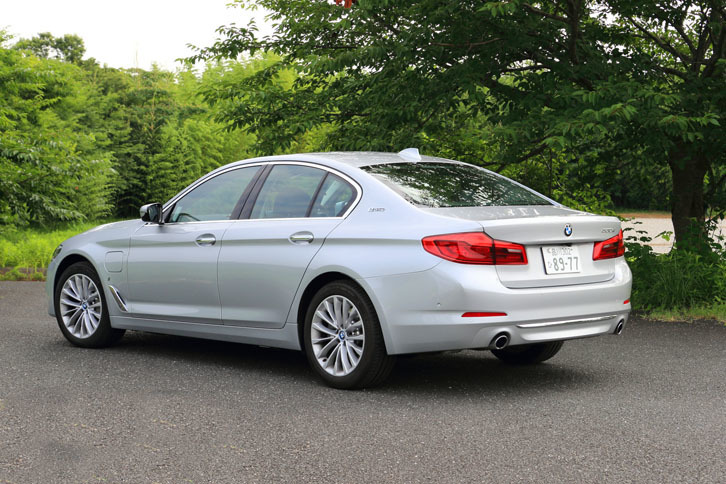 プラグインハイブリッド車「BMW 530e」が日本で発表されたのは、2017年1月。同年の第3四半期には販売が開始された。