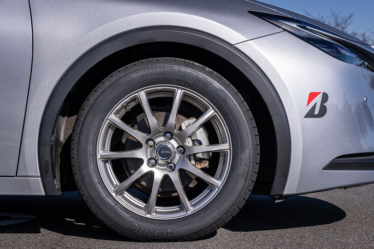 「フィネッサHB01」と同じ195/60R17サイズの「ニューノ」を装着した「トヨタ・プリウス」でも比較試走。フィネッサとニューノにおける走りの違いを確かめた。