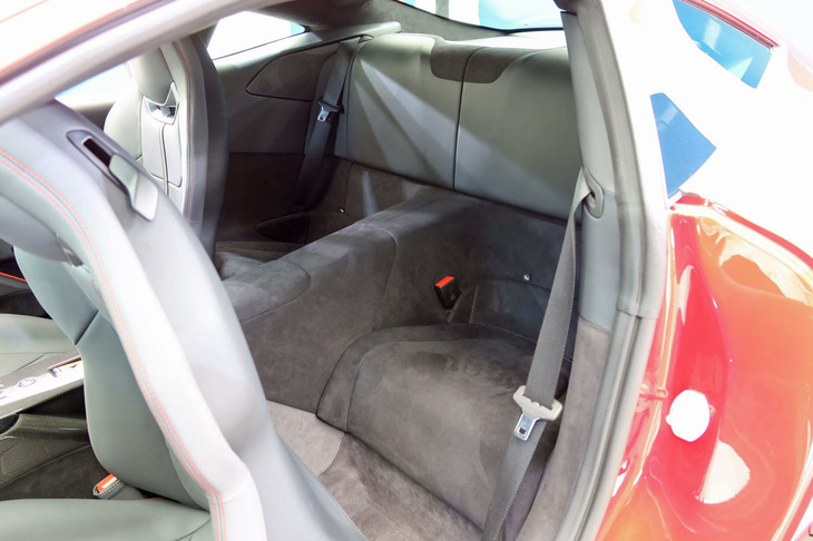 フェラーリ・アマルフィ（リアシート）