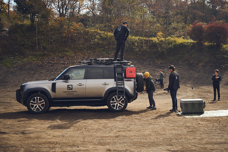 オフロードリカバリーツールを使ったりスペアタイヤを脱着したりを競うシーン。重量物は2人以上で運ぶよう定められているためチームワークが求められる。