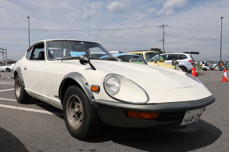 現在80代のオーナーが3年落ちで購入して以来、所有し続けているという1971年「日産フェアレディ240ZG」。ボディーは1度リペイントされているそうだが、「エンケイ・ディッシュ」のアルミホイールをはじめ入手当初の状態がほぼ維持されているという、希少な“天然モノ”である。