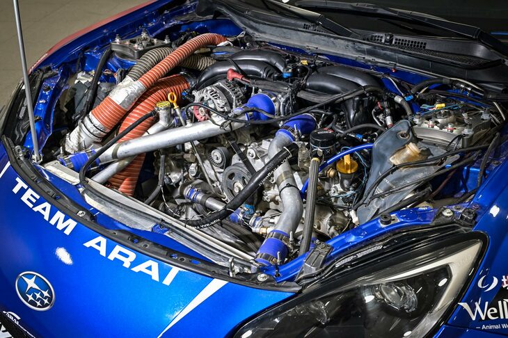 「FA24」エンジンは280PS以上の最高出力と500N・mを超える最大トルクを発生。2026年7月の「ARK ラリー・カムイ」では一時総合2位につけるなど、最近は速さを見せるようになってきている。