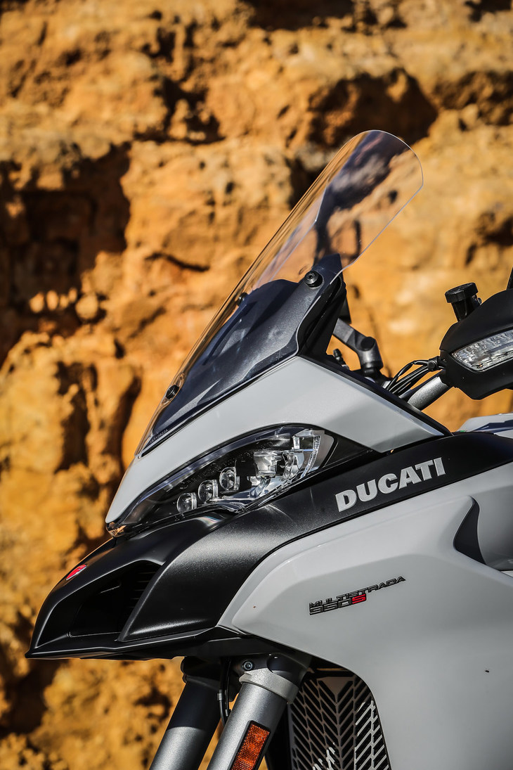 「ムルティストラーダ」シリーズの最新モデルである「950S」。2018年11月のミラノモーターサイクルショーで発表された。