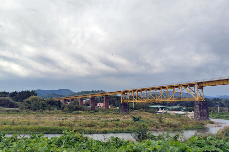 1910年に開通した一ノ戸川橋梁。期間限定でライトアップされたり、「SLばんえつ物語号」が走ったりする。