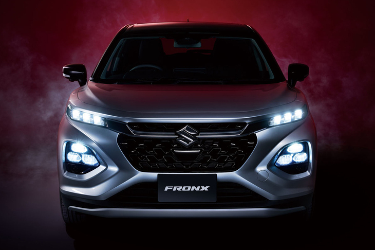 ややコワモテなフロントマスク。灯火類は、上部に備わるのがLED式のデイタイムランニングランプ／ポジションランプ／ターンランプ、下部に備わるのがハイビーム／ロービームとなる。