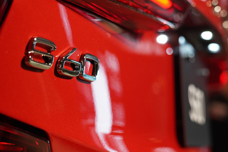 ボルボS60 T5インスクリプション（エンブレム）