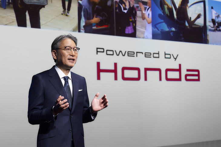 本田技研工業の三部敏宏社長は、2040年までにBEVとFCEVの販売比率を100％とする“脱エンジン”を宣言している。